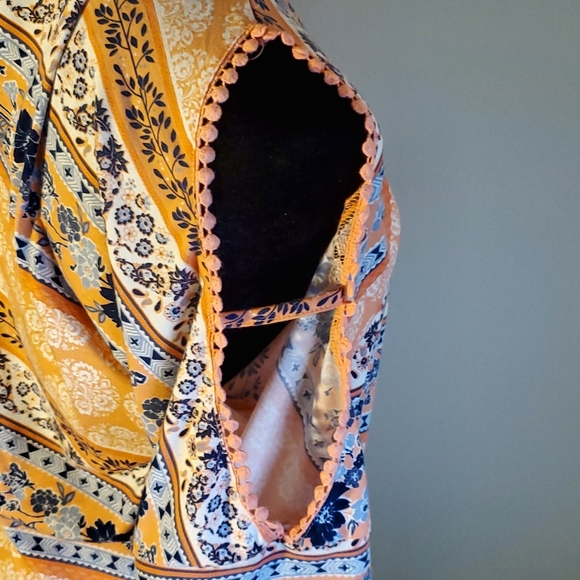 Cold Shoulder Tunic - Picture 5 of 6